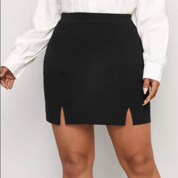 SHEIN Dresses & Skirts - Plus Solid Slit Hem Mini Skirt